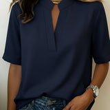 Mariana™ | Blusa Chique com Decote em V e Detalhe Dourado