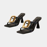 Sapatos de salto metálicos com biqueira quadrada