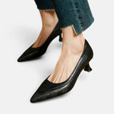 Regina™ | Sapato de bico fino em pele texturada com salto kitten