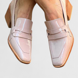 Selma™ | Mocassins em verniz rosa com biqueira quadrada e salto alto